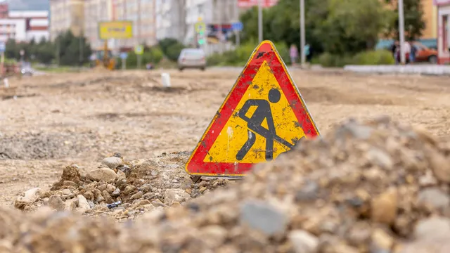 placa de aviso de construção